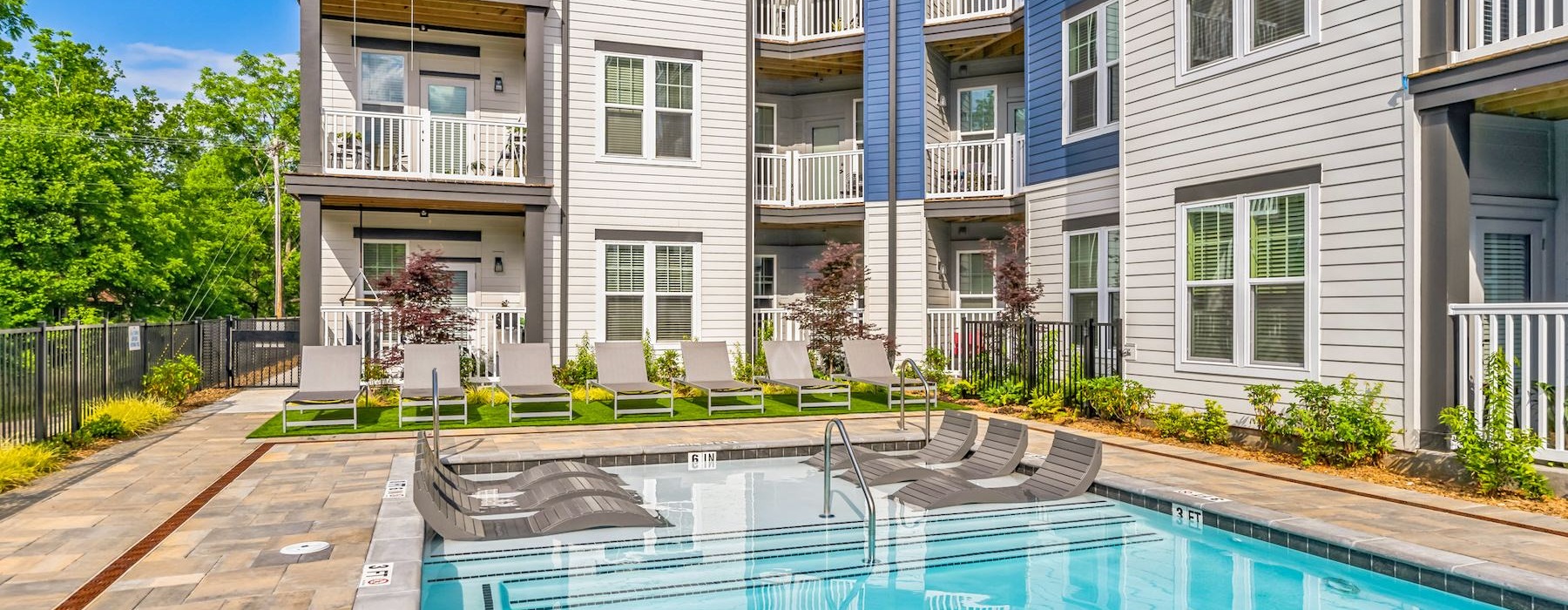 a swimming pool next to a building